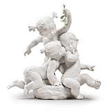 Фигурка Lladro Поцелуй под омелой 34х35 см, фарфор