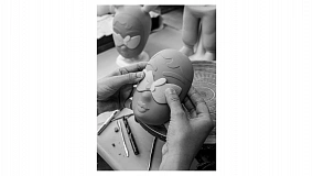 Фигурка Lladro Гость большой, дизайнер Джейд Перпл Браун 19х52 см, лимитированный выпуск